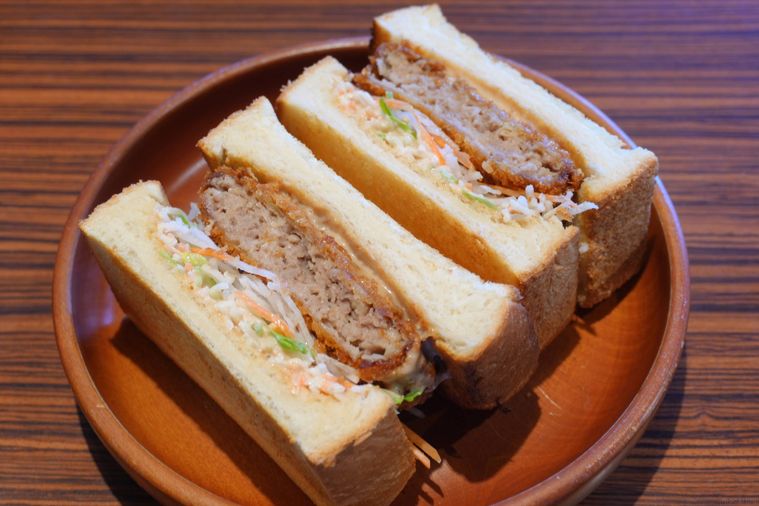 メンチカツサンド