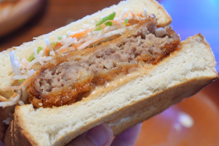 メンチカツサンドの中身