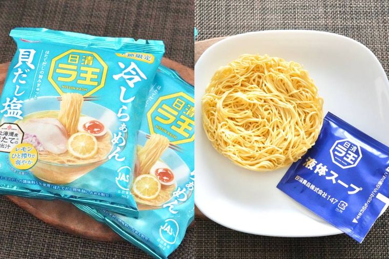 冷やしラーメンの水色のパッケージと白い器にのった乾麺と液体スープ