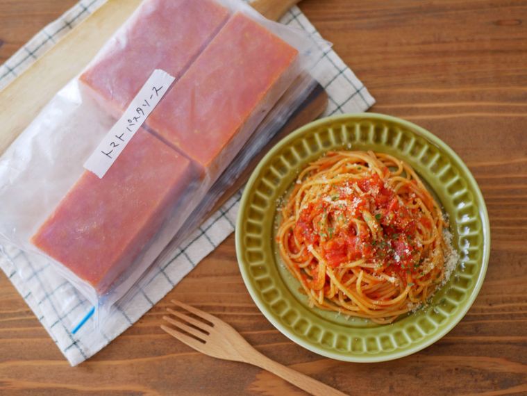 冷凍パスタブロックで作ったトマトソースパスタ