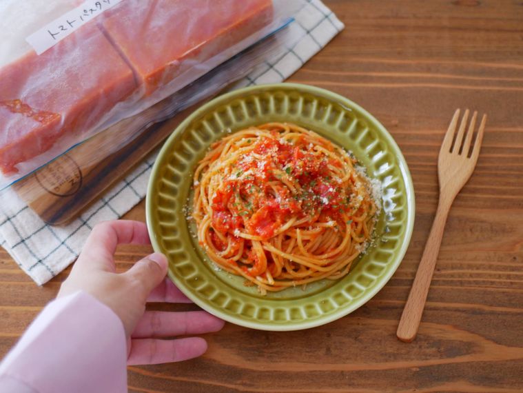 冷凍パスタブロックで作ったトマトソースパスタ