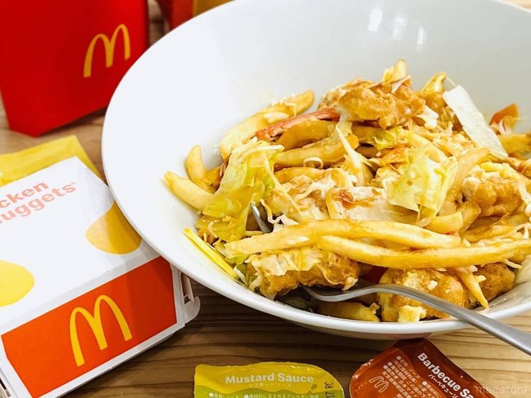 マックフライポテトとチキンマックナゲットをサラダ風にアレンジした様子