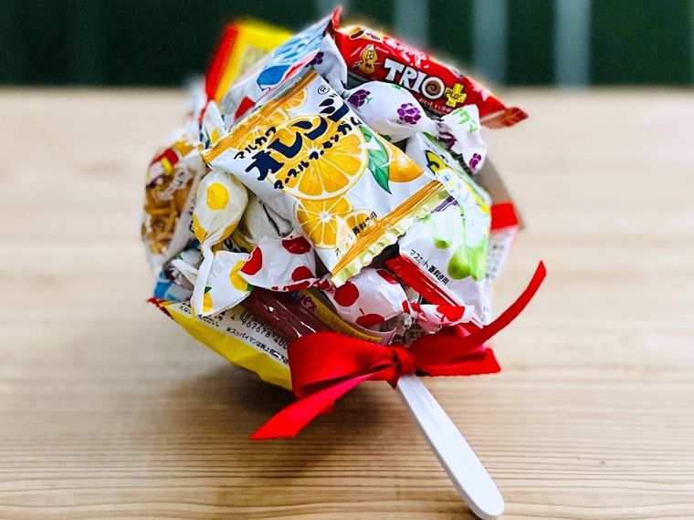 キャンディ風にラッピングしたお菓子