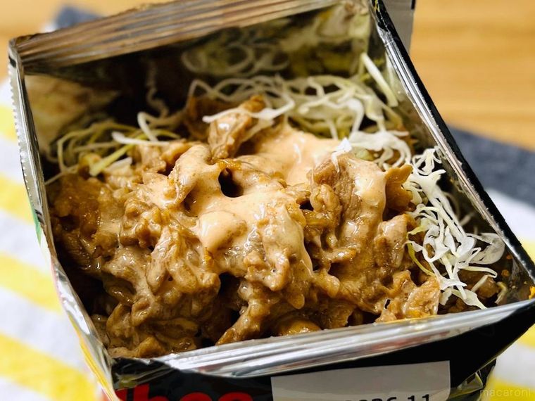 ピザポテトをケバブ風にアレンジした様子