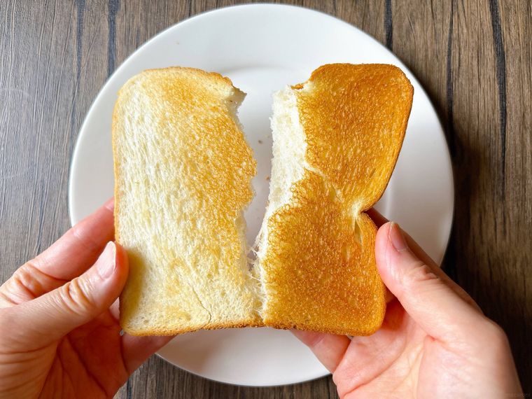 自然解凍して焼いた食パン