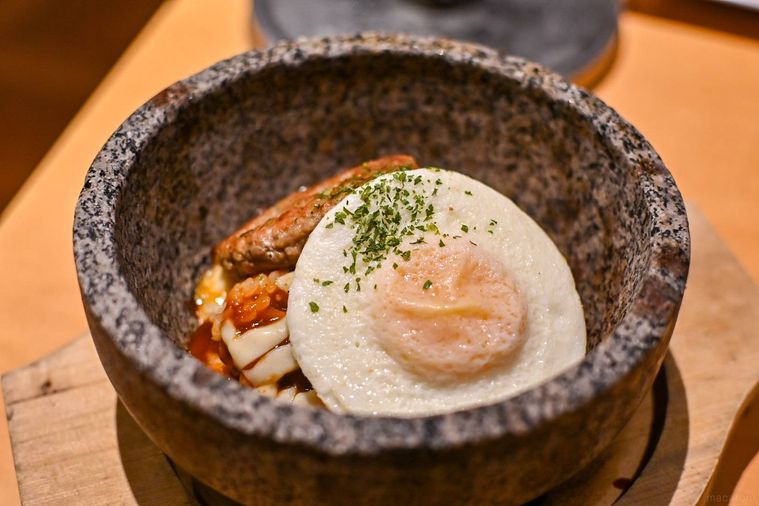 石焼のロコモコのアップ
