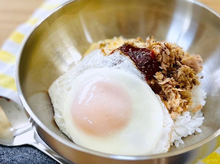 韓国食器に盛り付けたツナマヨビビンバ