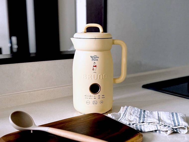 Pooh オートクックポット 1.0Lをキッチン台に置いた様子