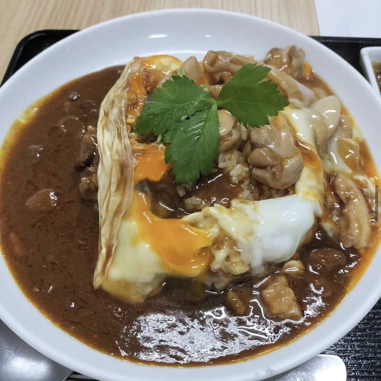 カレーと親子と卵のあいがけ