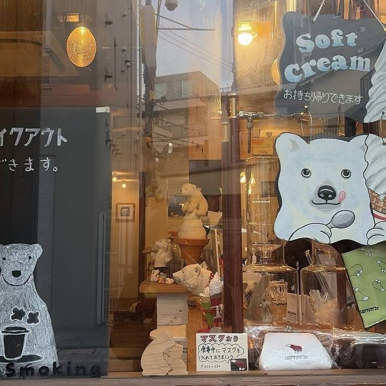 シロクマのイラストがかわいい外観