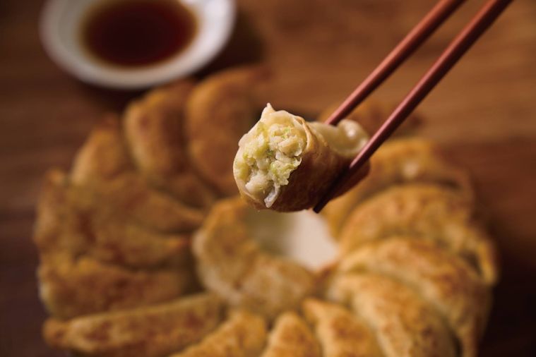 餃子の照井 飯坂本店の円盤餃子