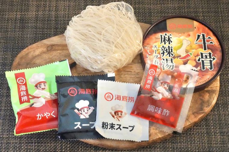 カップ麻辣湯の中に入っている具材と調味料