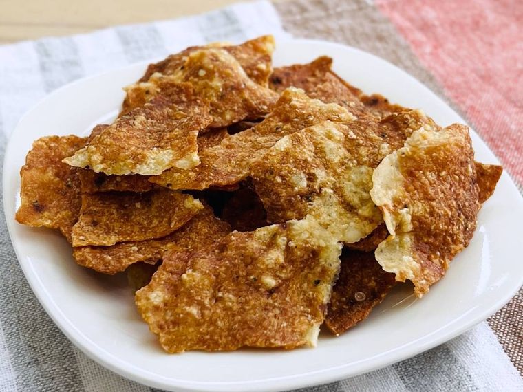 鶏ひき肉で作ったポテトチップス風スナック