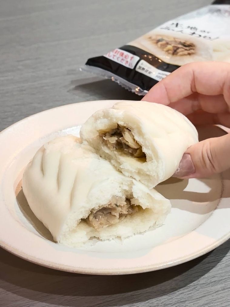 半分に割った餃子ドッグ