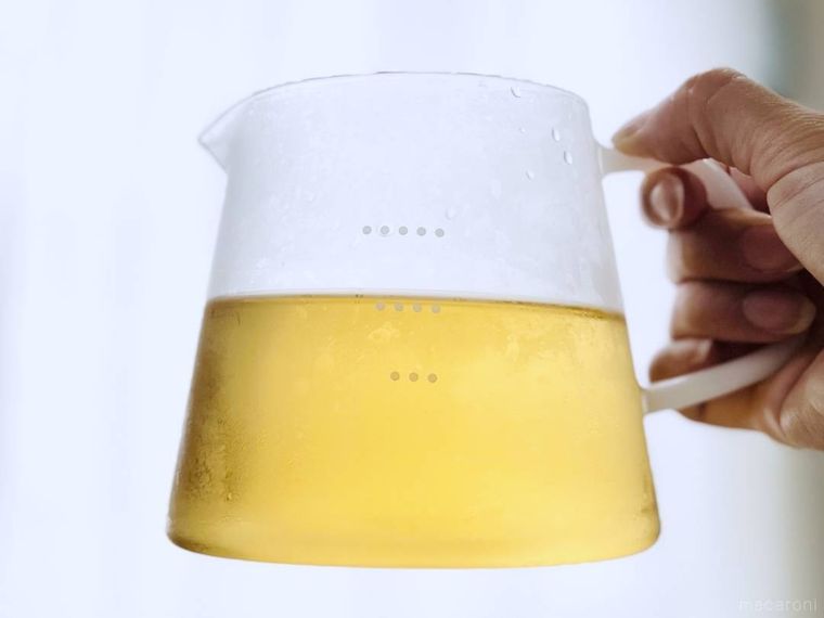 水に溶かす ソルティ南高梅でドリンクを作った様子