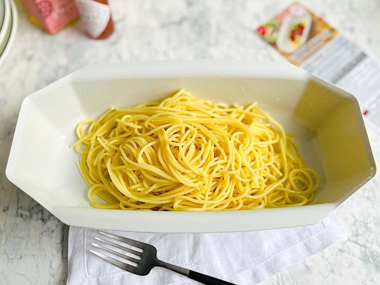 100均のレンチンパスタ容器をお皿代わりにしたパスタ