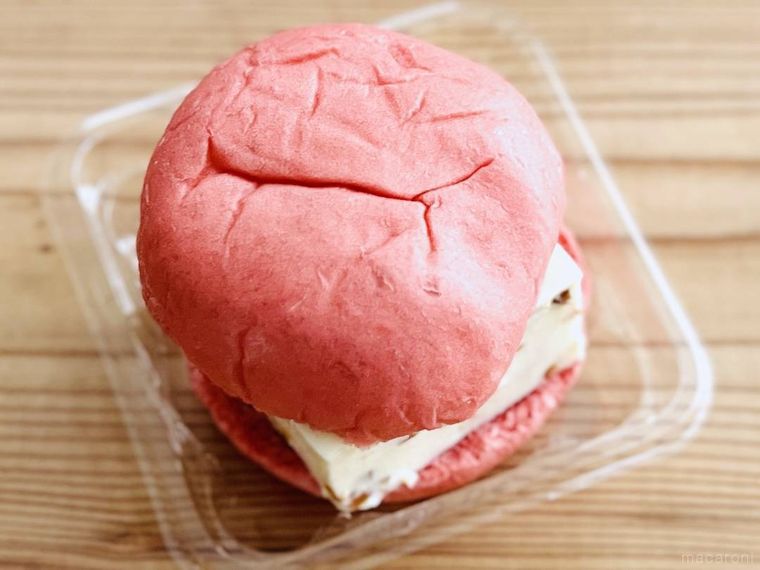 セブンイレブンのスイーツバーガー レアチーズアーモンド