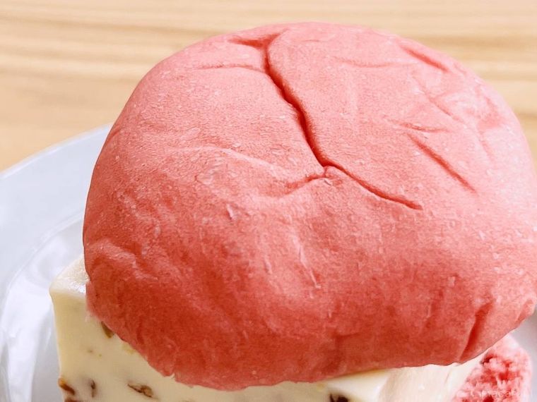 スイーツバーガー レアチーズアーモンドのバンズ部分