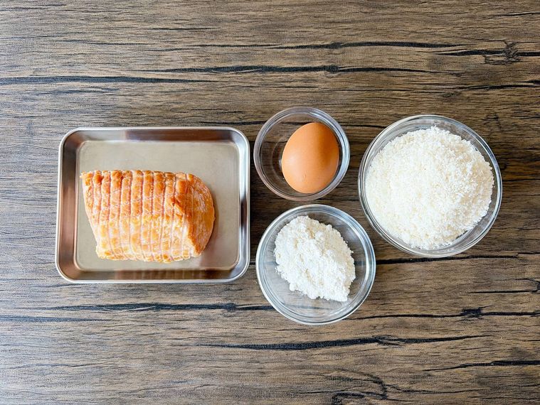 分厚いハムカツの材料