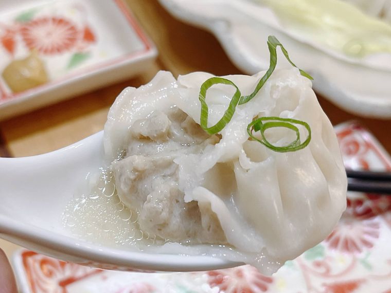 肉汁たっぷりのスープが溢れ出すコストコの冷凍生 小籠包