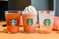 スタバの今年の桃は3種類フラペチーノソーダピーチ ティーを飲み比べ