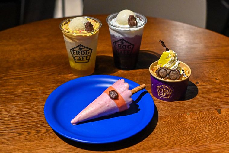 ドリンクとケーキの集合
