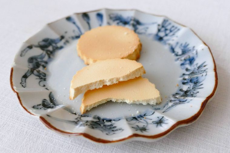 クリープクッキーを割った様子