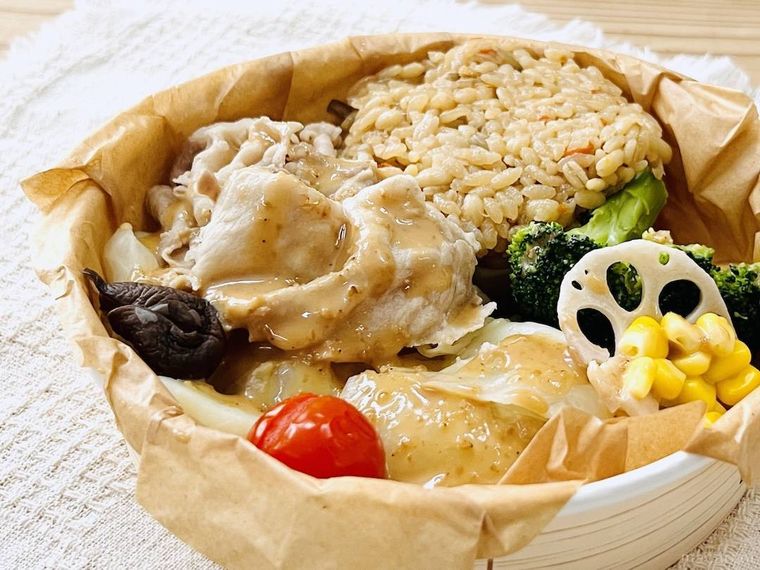 セブンイレブンの蒸し野菜と豚しゃぶのサラダごはん