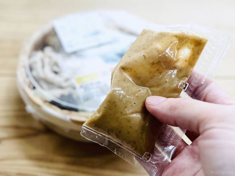 蒸し野菜と豚しゃぶのサラダごはんに添付されているごまだれ