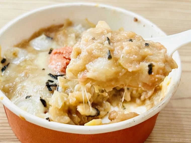 あつあつオーブン焼き もち明太子チーズもんじゃをスプーンですくった様子