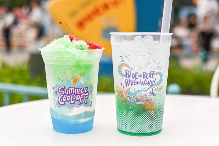 ドリンクとシェイブアイスが並んでいるところ