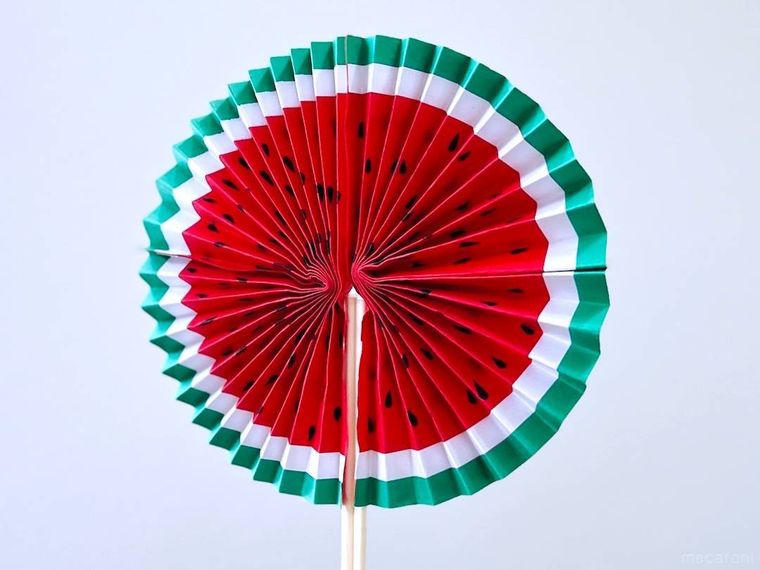 画用紙で作ったスイカ扇子