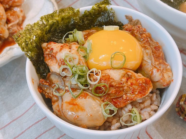 コストコヤムニョム蒸し牡蠣で作った韓国風牡蠣丼