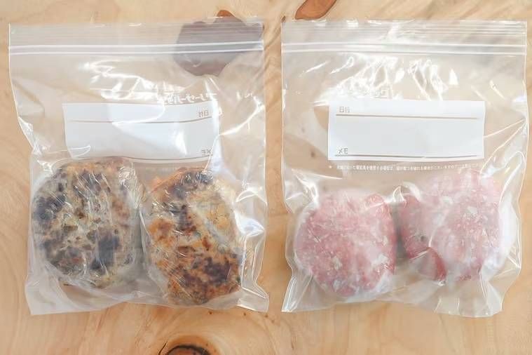 ハンバーグを小分けにして保存袋に入れた様子
