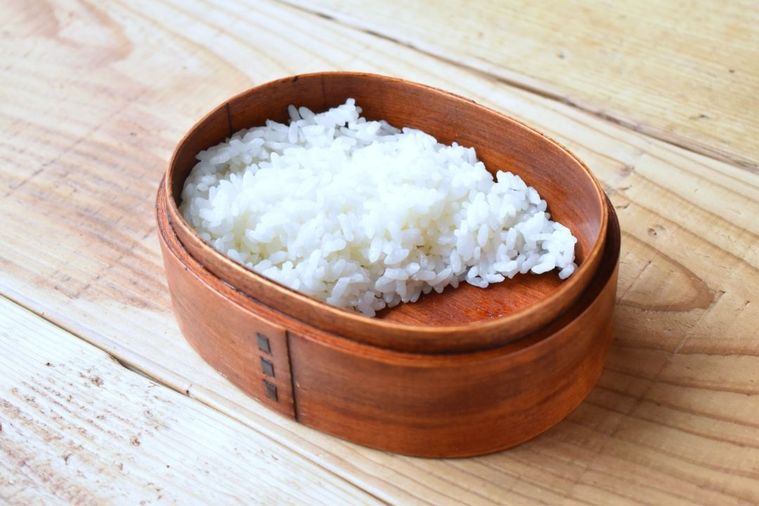 ごはんを盛ったお弁当。