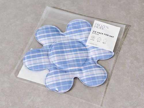 花の形をしたチェック柄の帽子用保冷剤