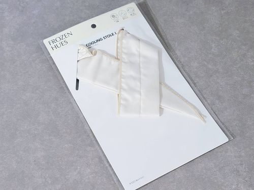 ベージュの冷感ストール