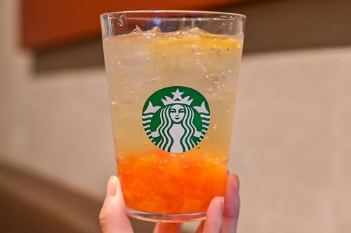 ソーダを持っているところ