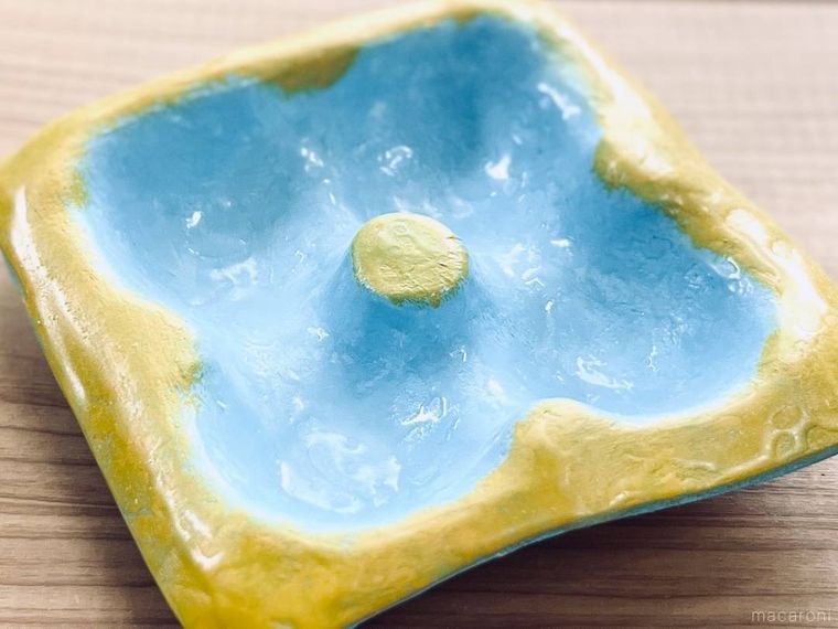 粘土で作ったエッグホルダー