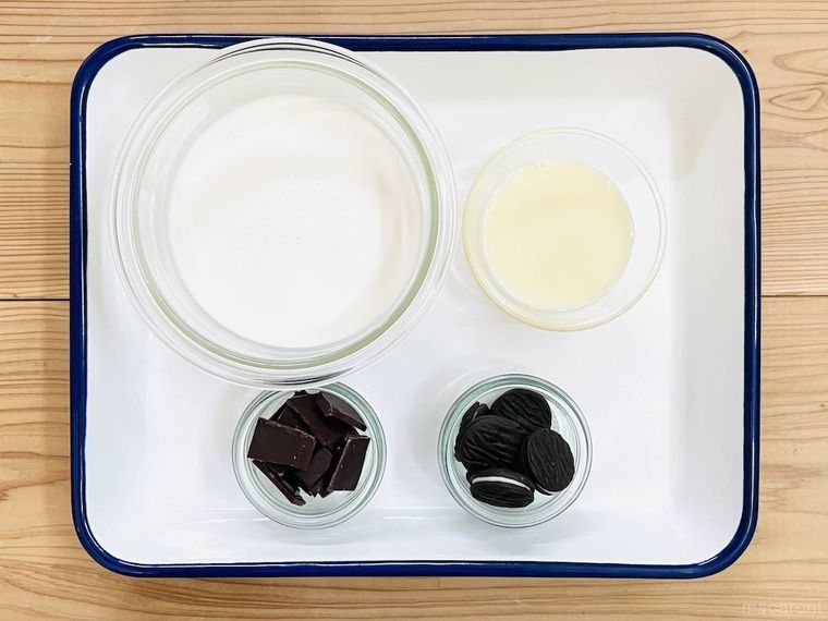 生クリーム、練乳、チョコレート、クリームサンドココアクッキー