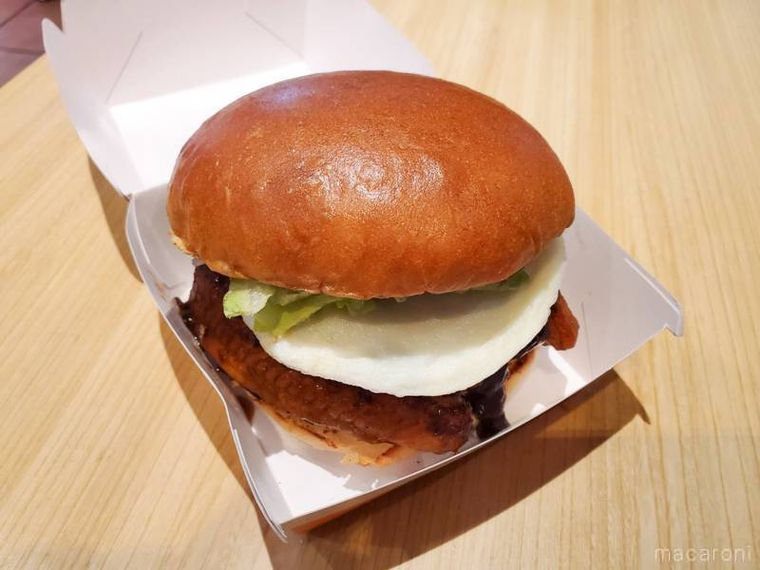 専用のボックスに入ったゼッテリアうな丼バーガー