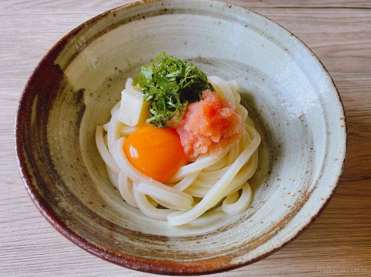 器に盛られた明太釜玉うどん