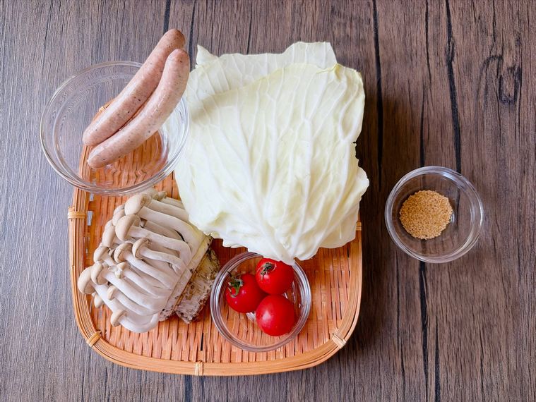 キャベツとウインナーのレンジ蒸しの材料
