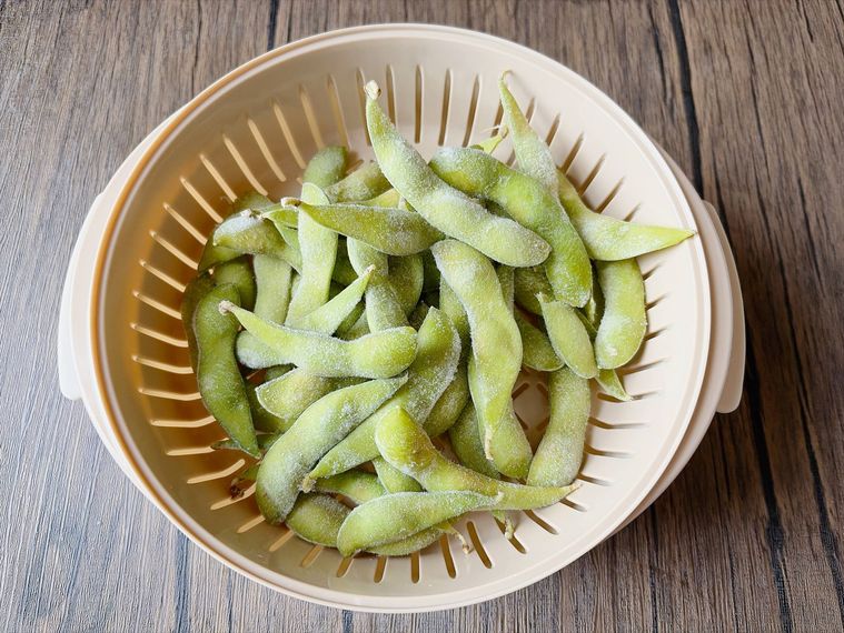 ビストロヌードルに冷凍枝豆を入れたもの