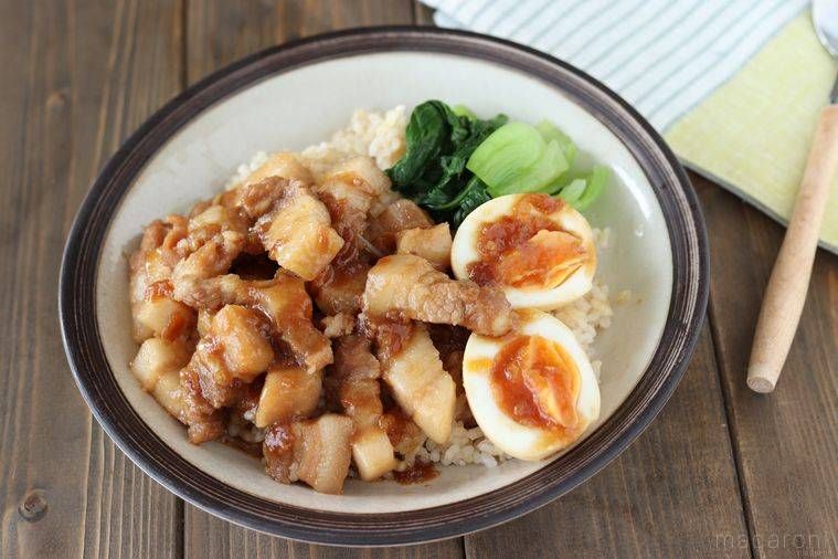 器に盛られたルーローハン