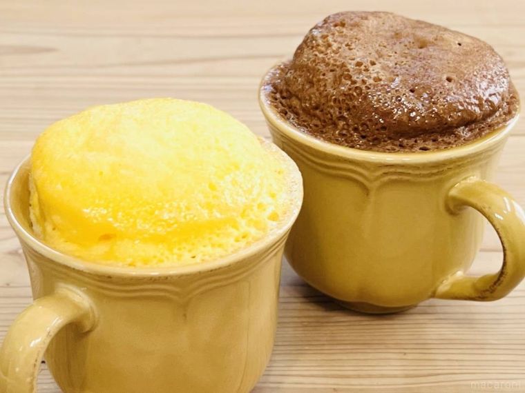 マグカップでふっくらケーキモコモコのバニラとチョコを作った様子