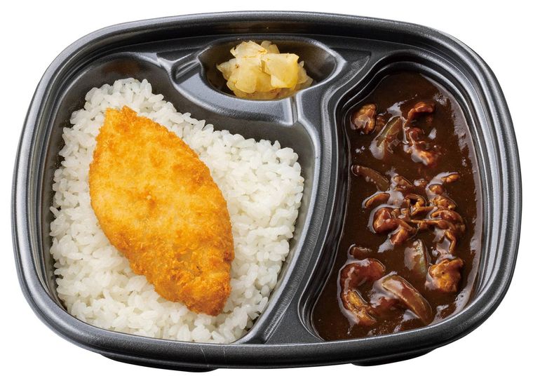 玉ねぎのコクと牛肉の旨み プレミアム牛肉黒カレー白身フライ
