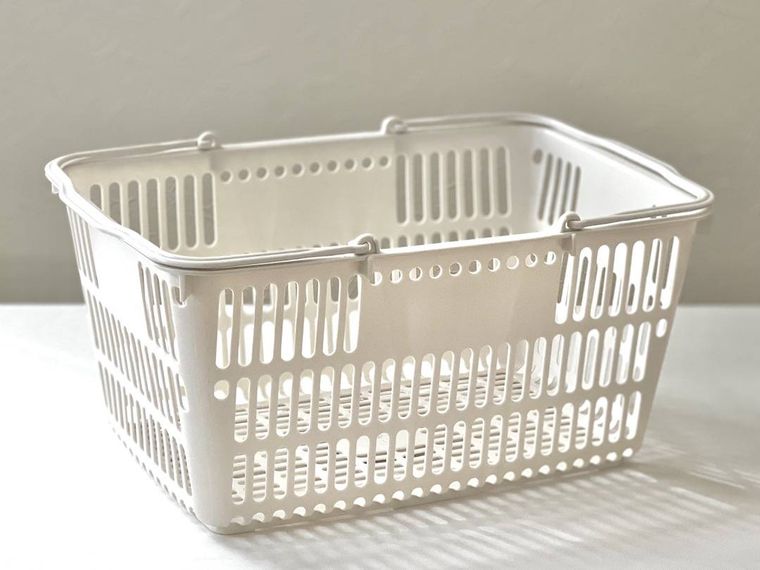 無印良品の買い物カゴが置かれている