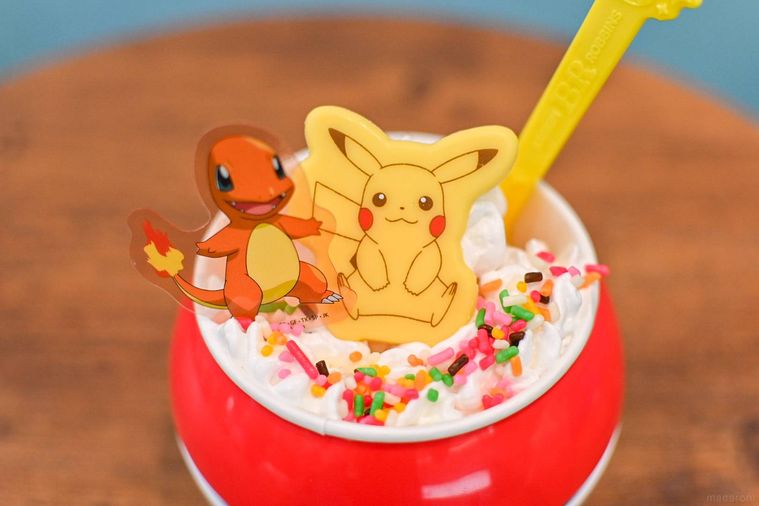 アイスのピックとトッピングのアップ