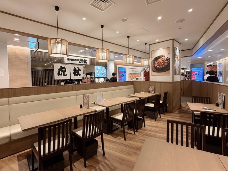 梁山泊小籠湯包の店内